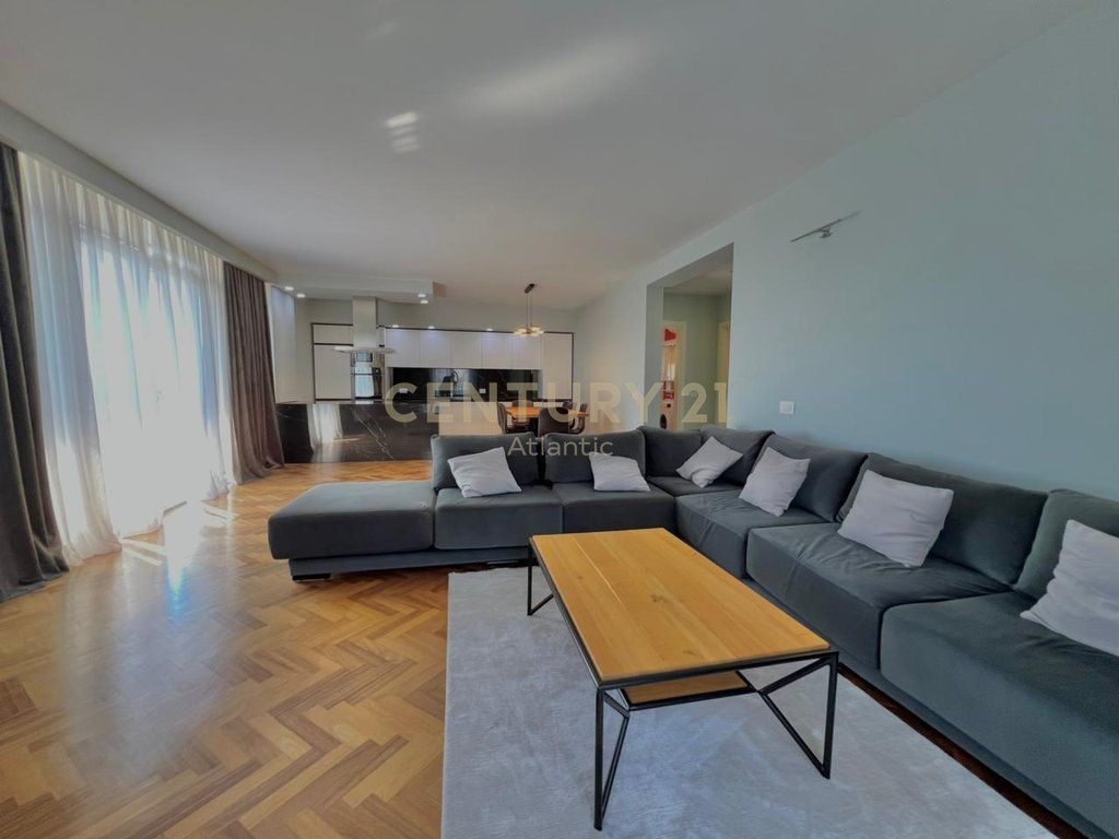 ESCLUSIVO ! APPARTAMENTO DI LUSSO IN VENDITA 2+1+2 BAGNI + 80M2 VERANDA E 1 GARAGE IN SPIAGGIA ILIRIA DURRES !