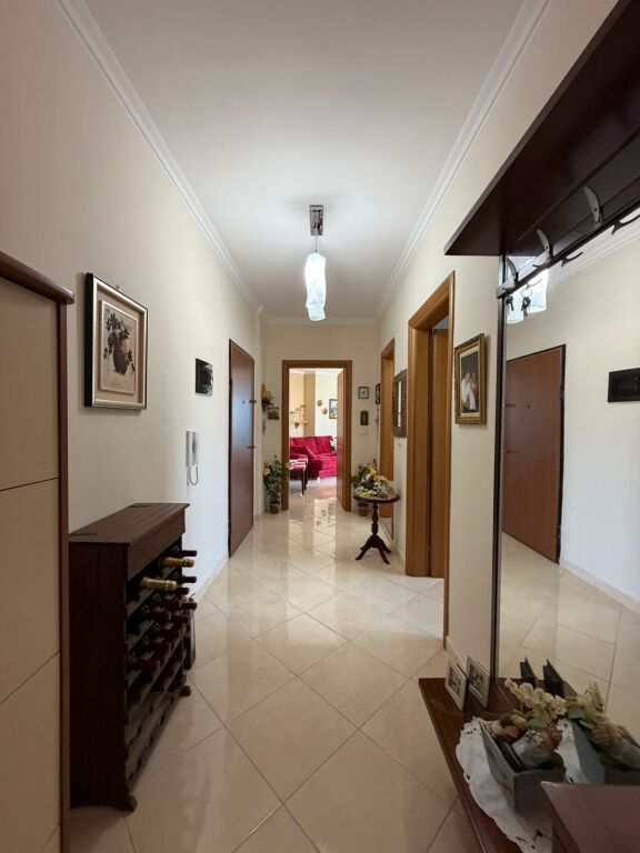 Jepet me Qera Afatgjate Apartament 2+1+2WC me Pamje Deti, Vlorë