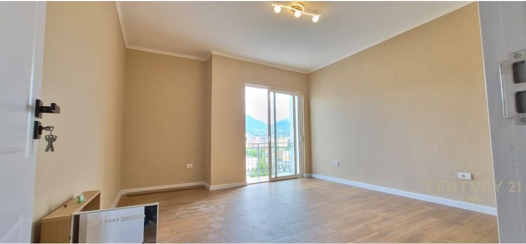 Shitet Super Apartament 2+1+2 Bulevardi Zhan D’Ark – pranë Ministrisë së Jashtme !