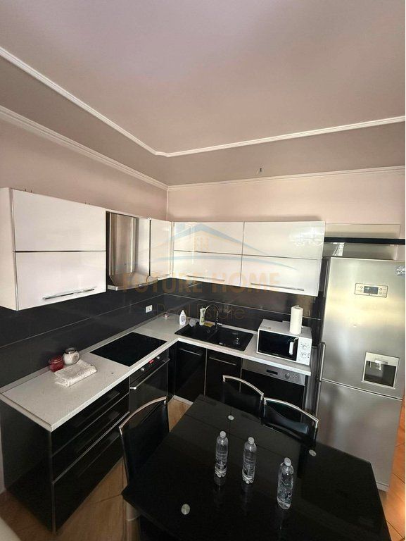 Apartment 2+1+2, Paris Commune, Tirana