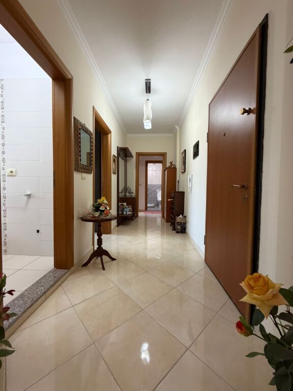 Jepet me Qera Afatgjate Apartament 2+1+2WC me Pamje Deti, Vlorë