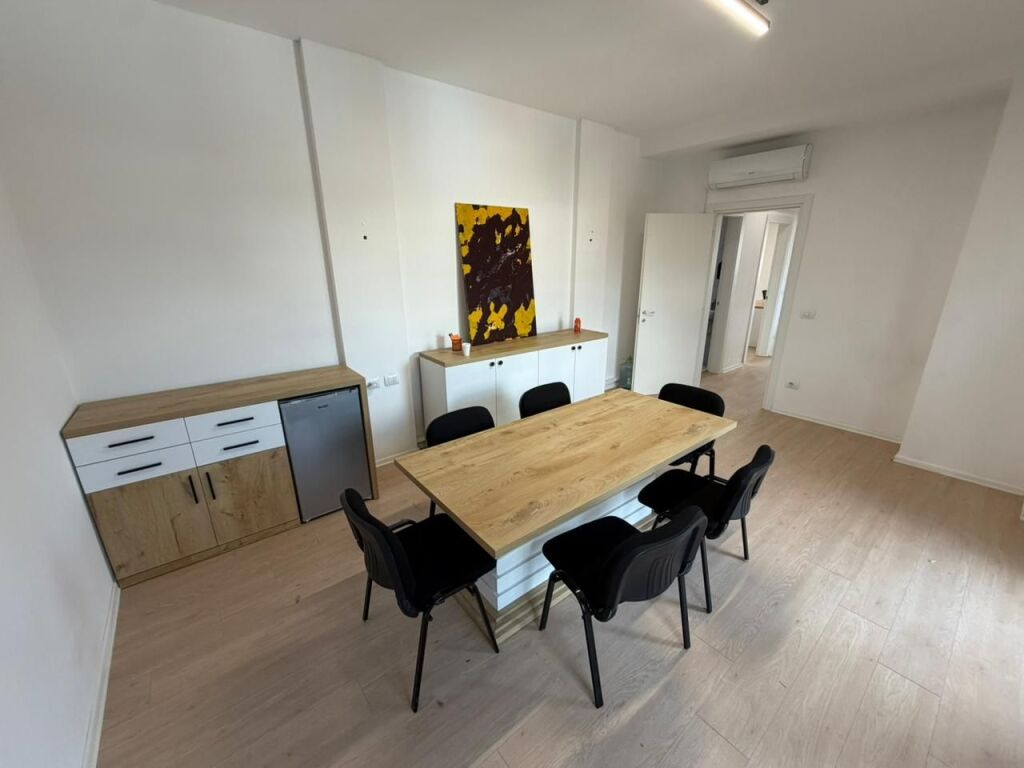 🏢 Apartment 2+1+2 for Rent for Offices 📍 Garden Building, 21 Dhjetori💶 Price: 1000€ / month