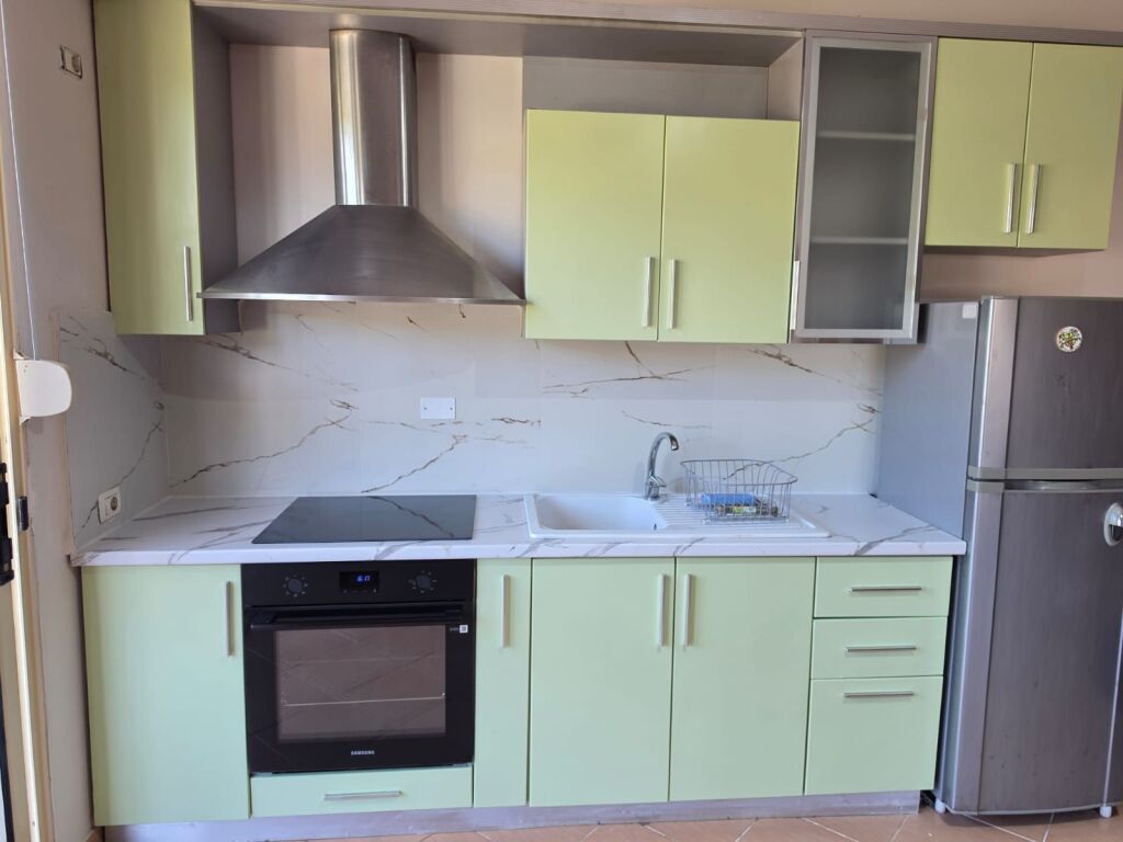 Jepet me Qera Afatgjate Apartament 2+1 me Pamje Deti - Vlore