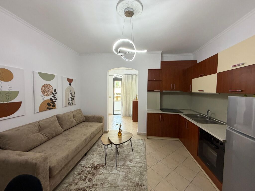 Shitet Apartament 1+1 ne Plazh, Durres