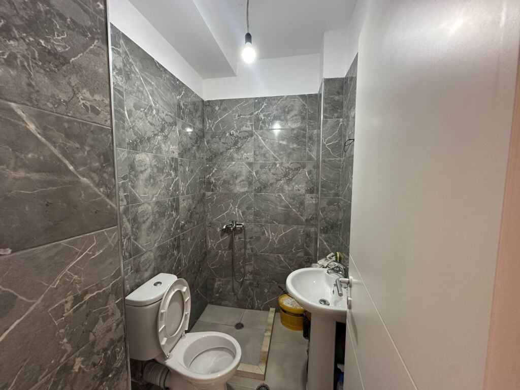 Shitet Apartament 2+1+2 Tualete , Kopshti Zoologjik