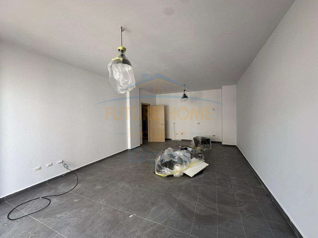 Shitet, Apartament 2+1, Kinostudio, Tiranë
