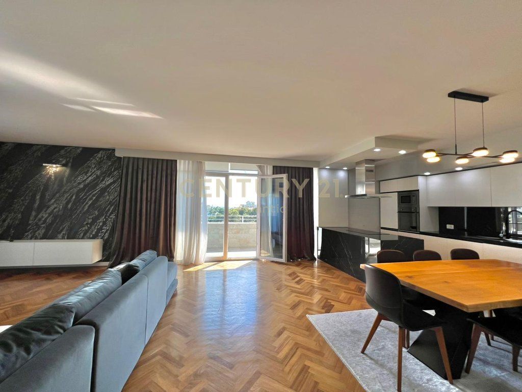 ESCLUSIVO ! APPARTAMENTO DI LUSSO IN VENDITA 2+1+2 BAGNI + 80M2 VERANDA E 1 GARAGE IN SPIAGGIA ILIRIA DURRES !