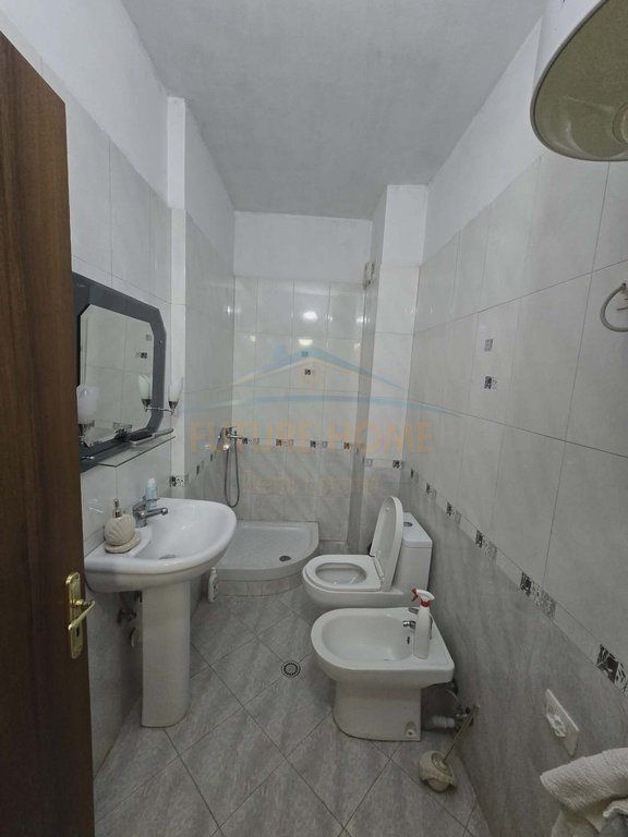 Shitet, Apartament 2+1+2, Unaza e Re