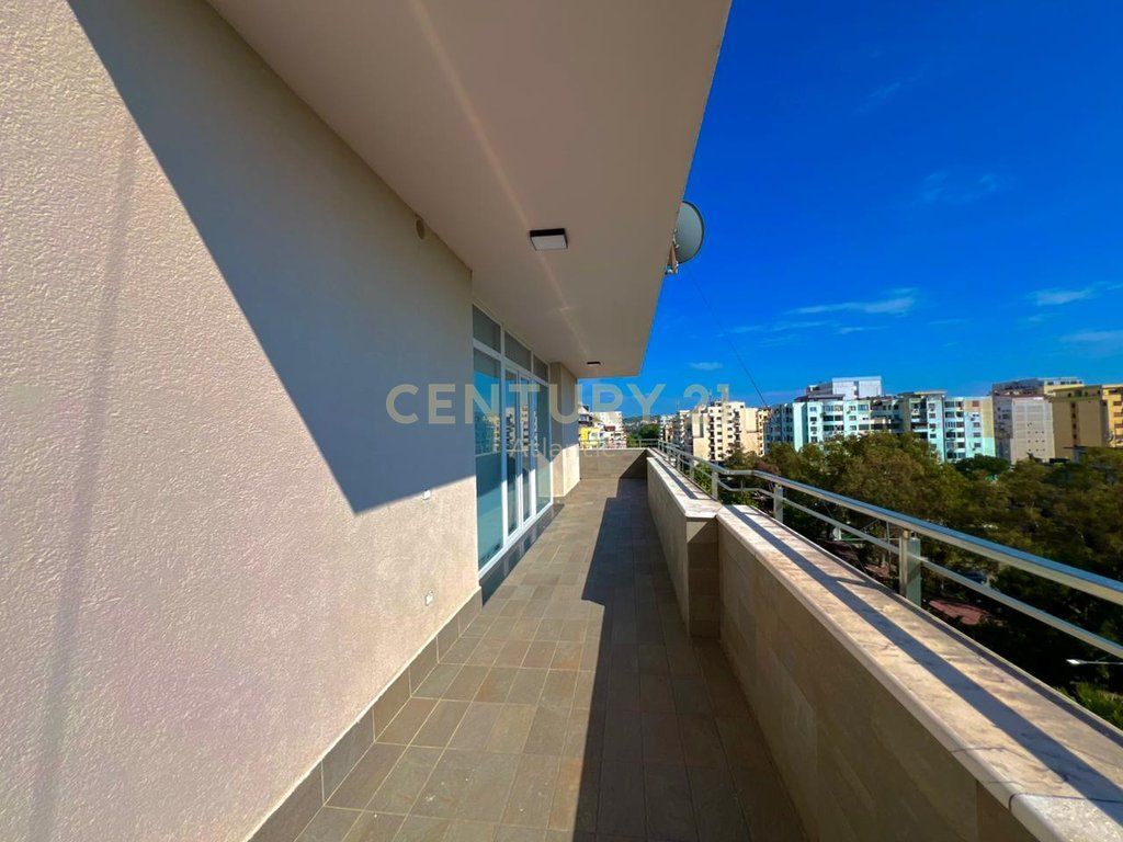 ESCLUSIVO ! APPARTAMENTO DI LUSSO IN VENDITA 2+1+2 BAGNI + 80M2 VERANDA E 1 GARAGE IN SPIAGGIA ILIRIA DURRES !