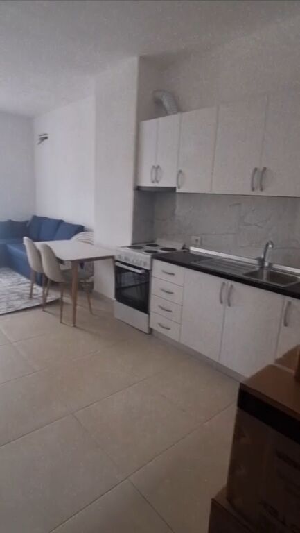 Jepet me Qera Apartament 1+1 te Zona e 5 Maji, i mobiluar totalisht , 400 MIJE LEKE