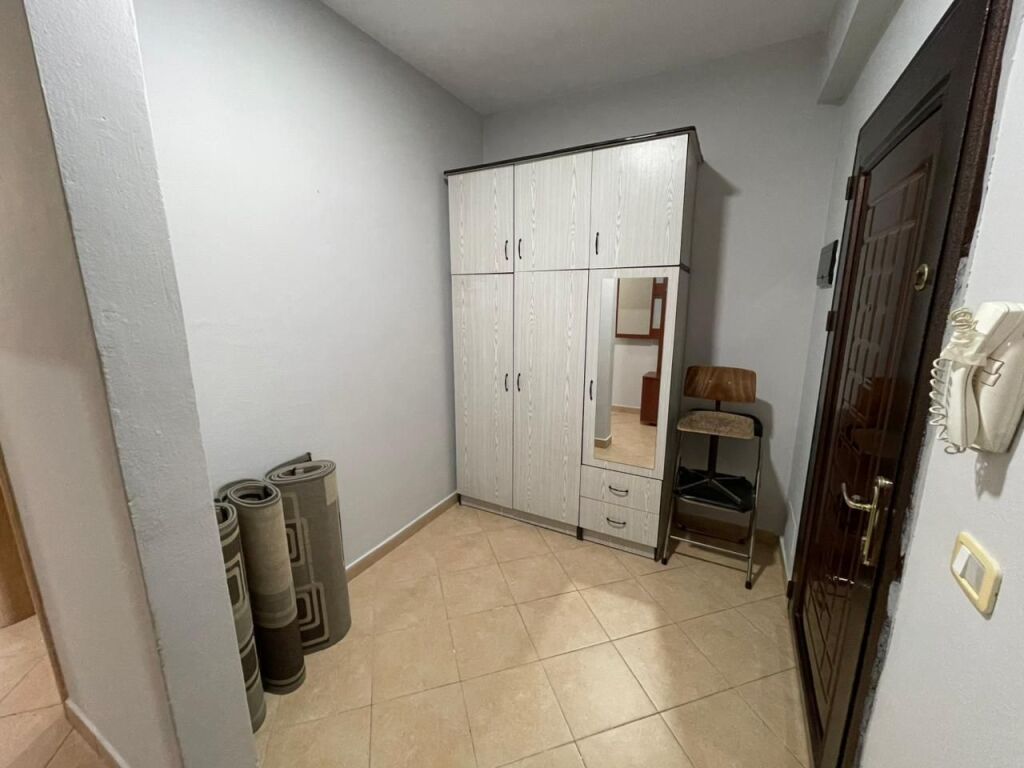 Jap qera,apartament 2+1,Komuna e parisit