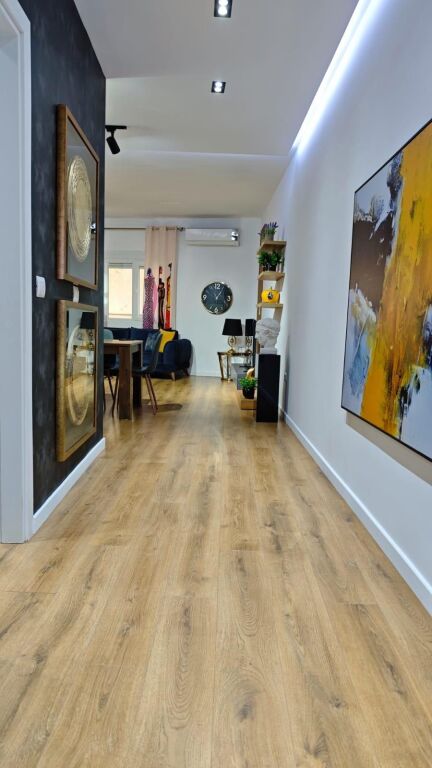 Apartament 2+1+2 me qera tek Komuna e Parisit.