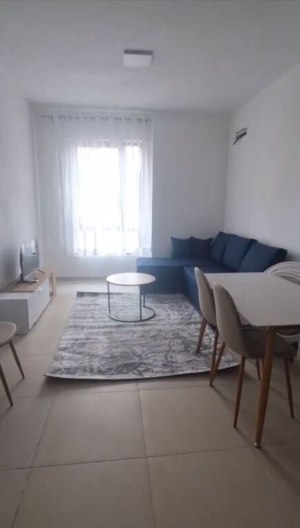 Jepet me Qera Apartament 1+1 te Zona e 5 Maji, i mobiluar totalisht , 400 MIJE LEKE