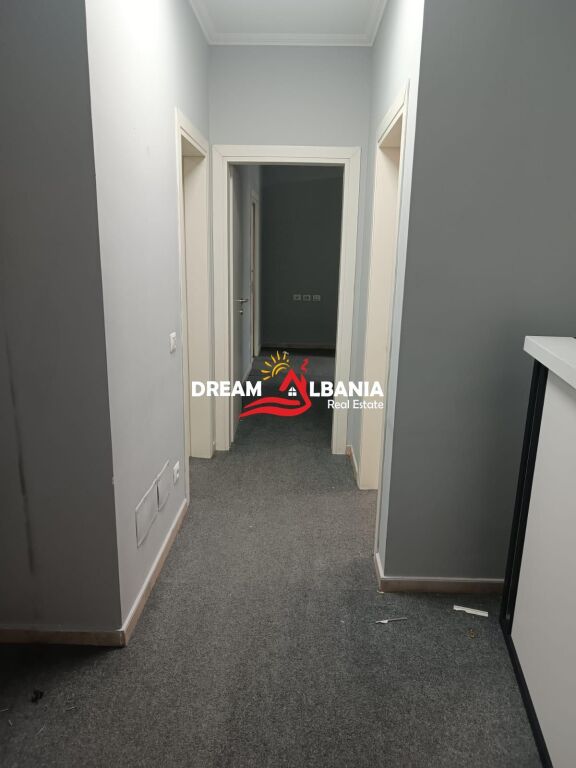 Locale Commerciale in Affitto a Zogu i Zi (ID 42611542)