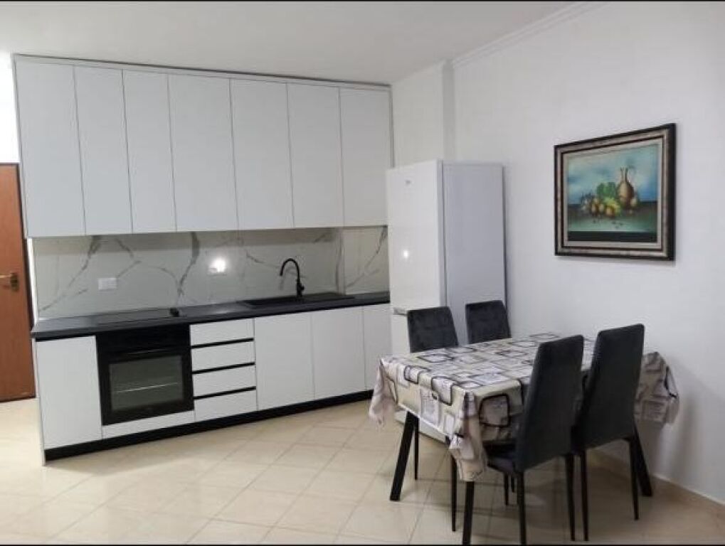 Apartament 1+1 me qera tek Bar Ciao tek Pallatet Cabej Yzberisht