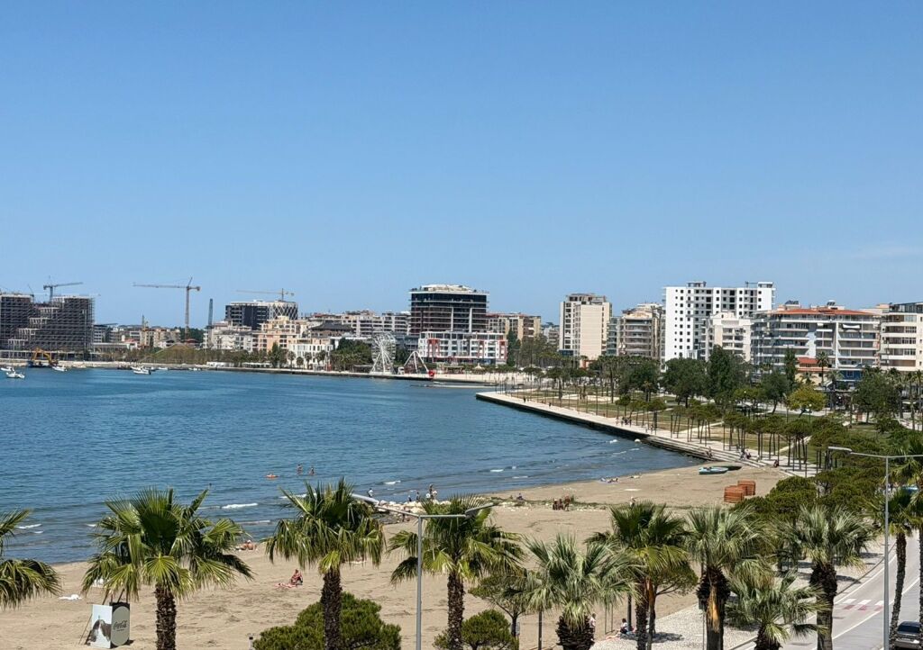 Jepet me Qera Afatgjate Apartament 2+1+2WC me Pamje Deti, Vlorë