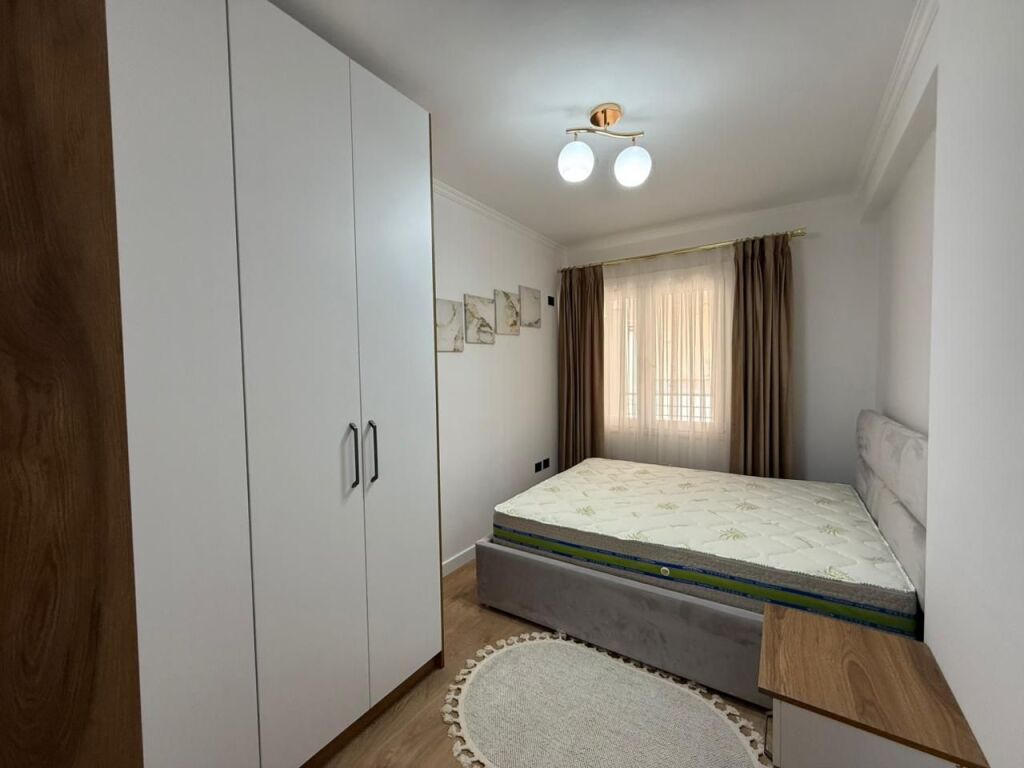 Shitet, Apartament 1+1 Unaza E Re . Astir Kontakto 
