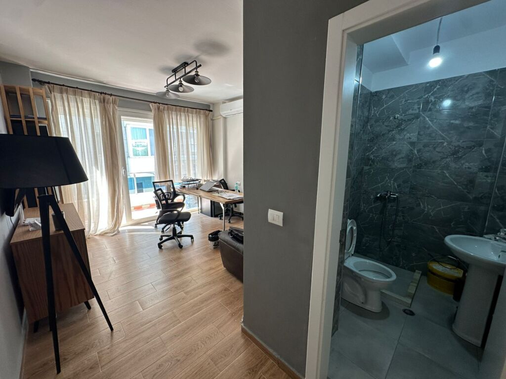 Shitet Apartament 2+1+2 Tualete , Kopshti Zoologjik