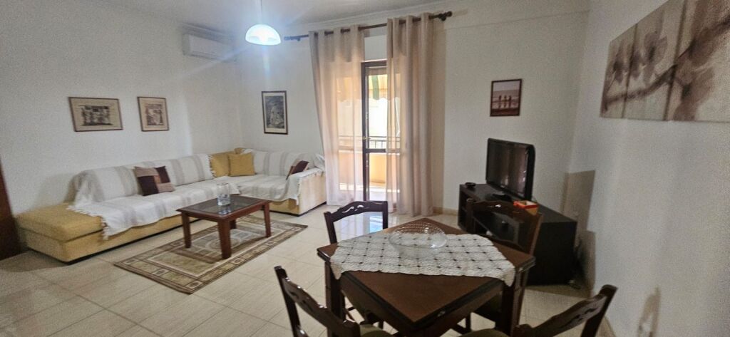 Apartament 1+1 me qira tek Komuna e Parisit!