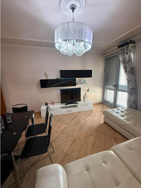 Apartment 2+1+2, Paris Commune, Tirana