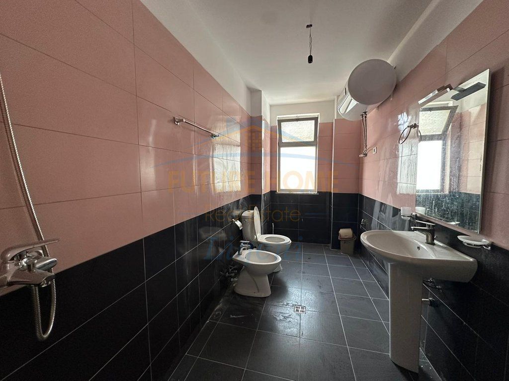 Shitet, Apartament 2+1, Kinostudio, Tiranë
