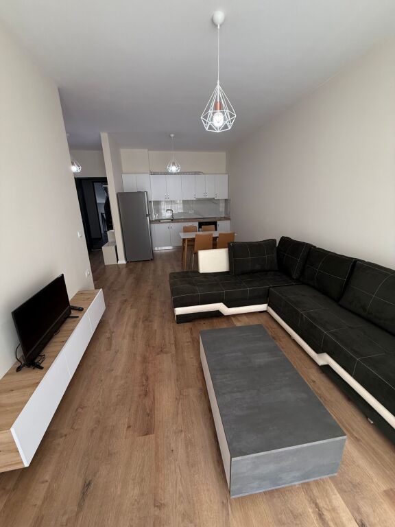 Qera | Apartament 1 + 1 | Rruga 5 Maji | 500 €/muaj