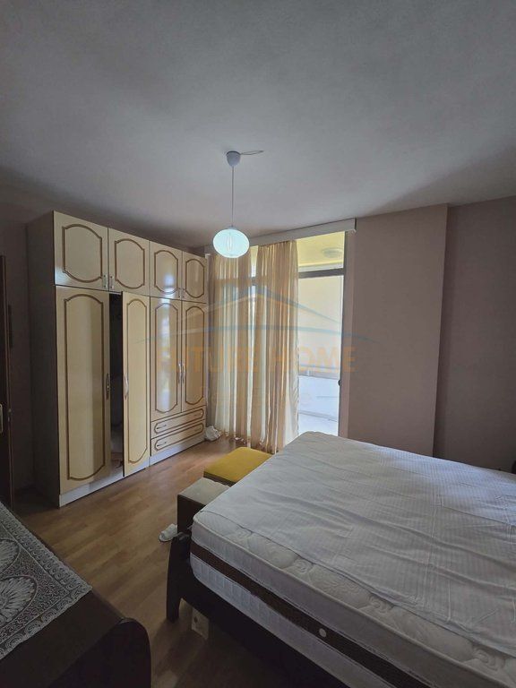 Shitet, Apartament 2+1+2, Unaza e Re