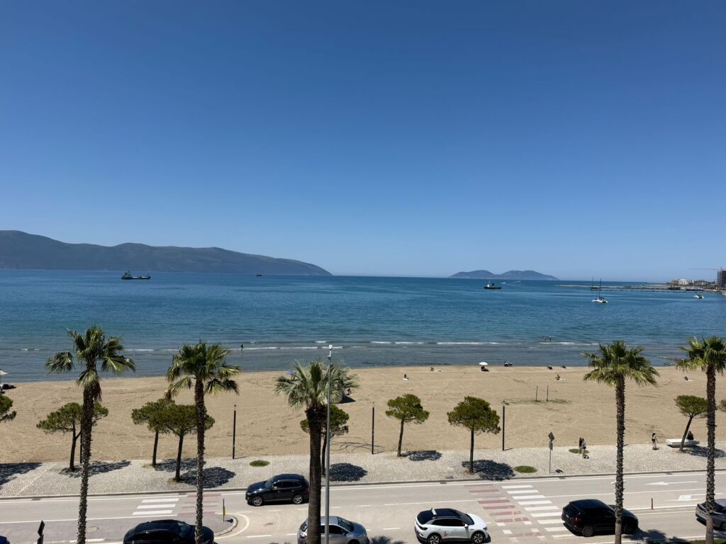 Jepet me Qera Afatgjate Apartament 2+1+2WC me Pamje Deti, Vlorë