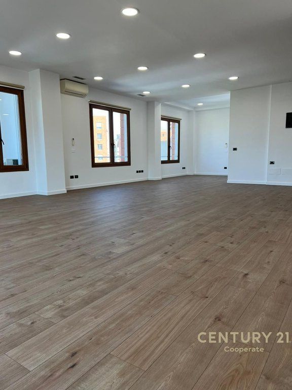 WE RENT OFFICE SPACE NEAR HILTON HOTEL !