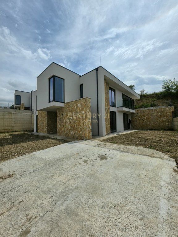 VILLA WITH POOL FOR SALE IN "REZIDENCEN LISI I ARTE" !