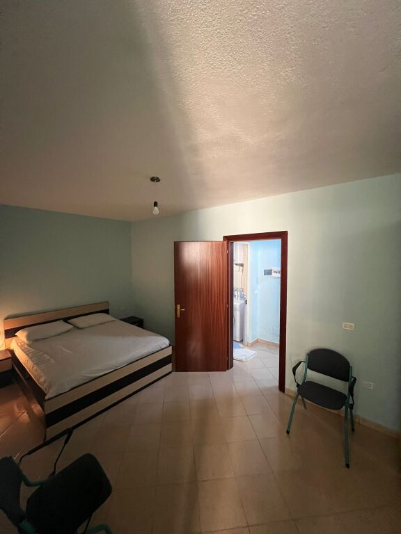 Okazione Shitet Apartment