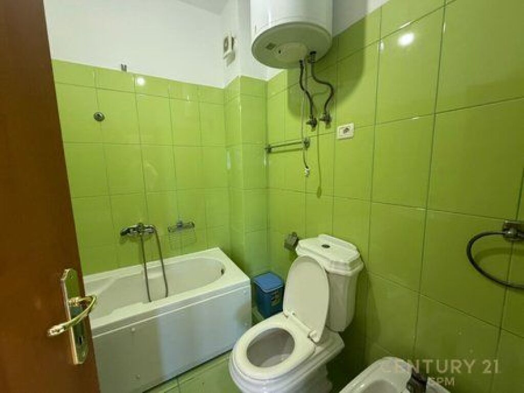 SHITET APARTAMENT 3+1+2 PRANE KRISTAL CENTER!