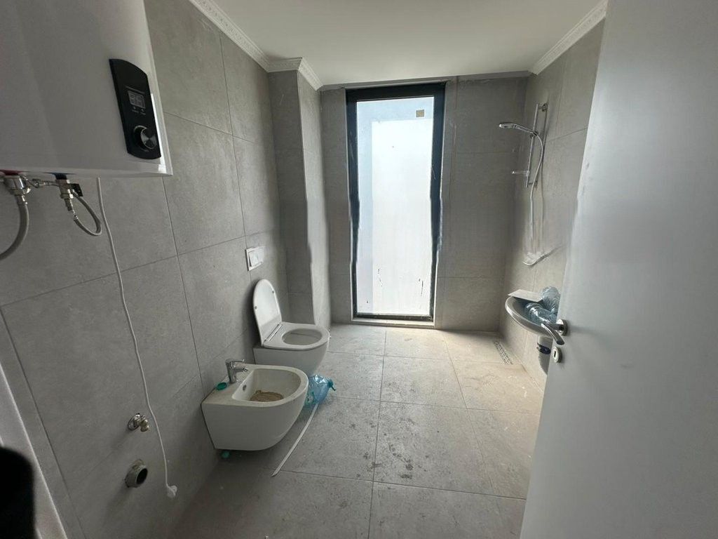Ofrojmë për qira Apartament 2+1+2 + Post Parkimi në Kompleksi “Akses Tirana” 700 € /Muaj
