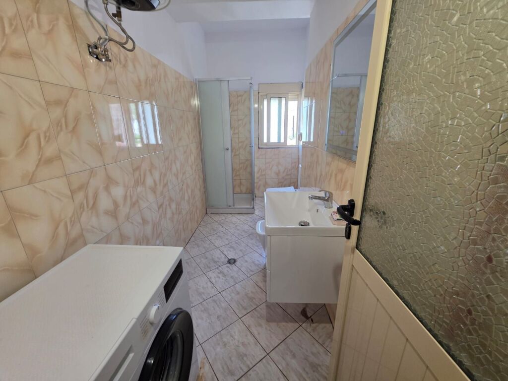 Jepet me Qera Afatgjate Apartament 2+1 me Pamje Deti - Vlore