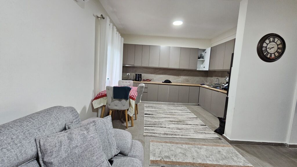 VENDESI PRIVATO IN VENDITA - VIA NJAZI MEKA TIRANA