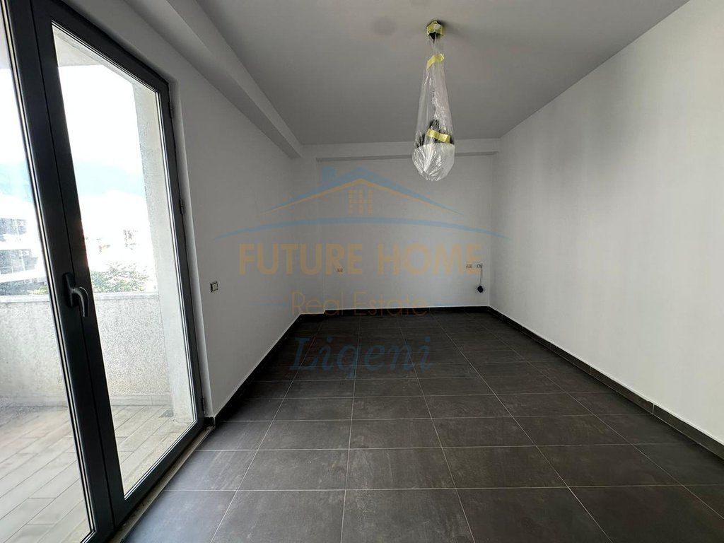 Shitet, Apartament 2+1, Kinostudio, Tiranë