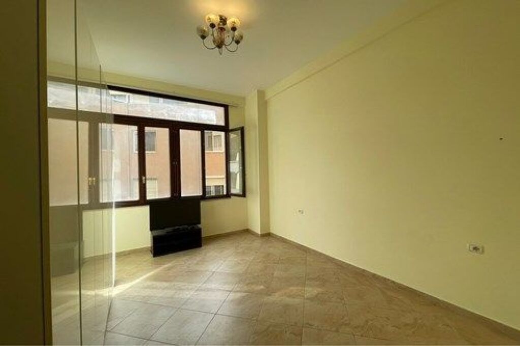 Office space for rent at Komuna e Parisit!