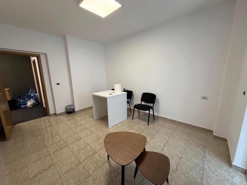 Locale Commerciale in Affitto 📍Bllok Brigada Vlll