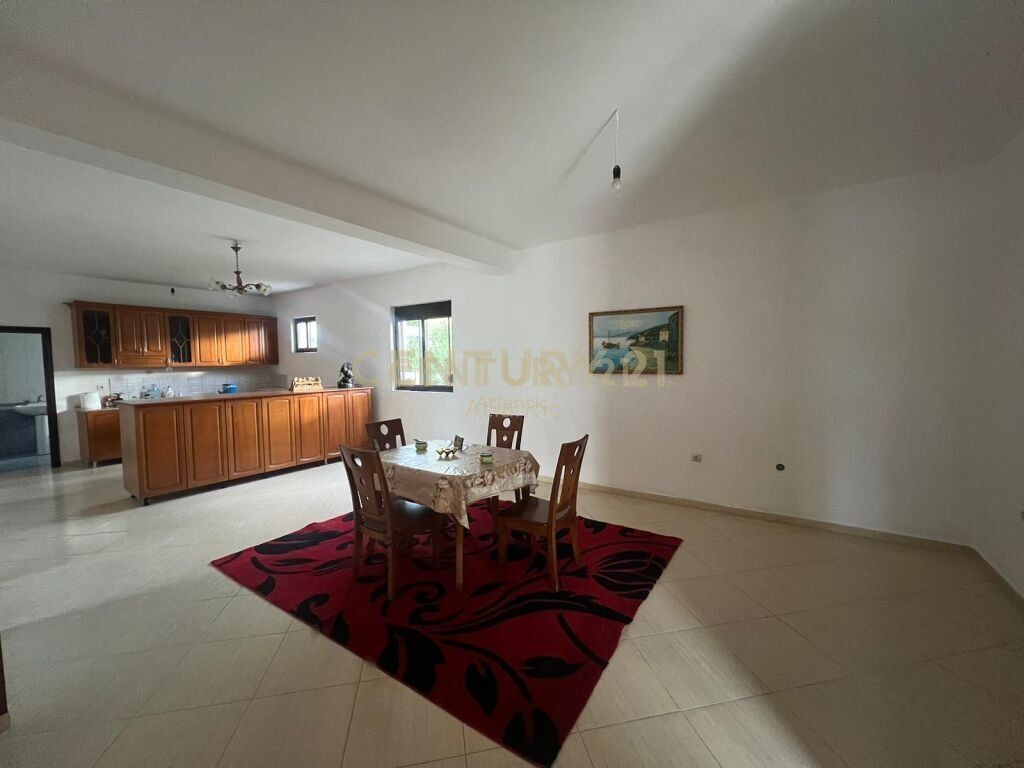 VENDESI PRIVATO IN VENDITA A ISH KENETE DURRES!
