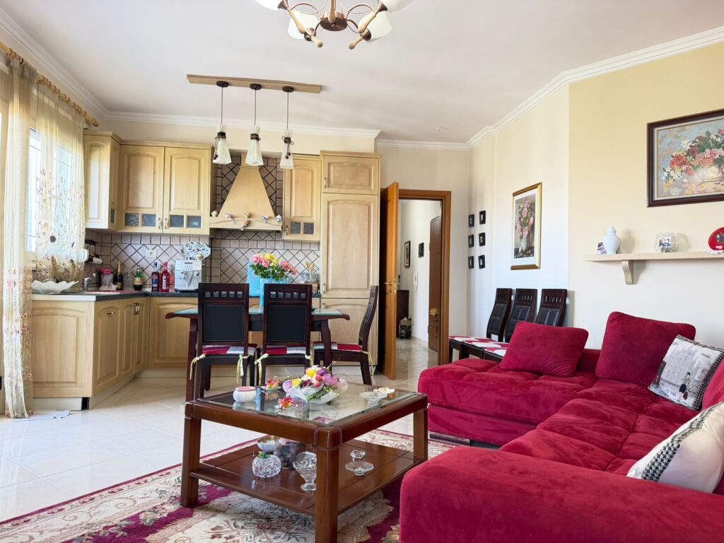 Jepet me Qera Afatgjate Apartament 2+1+2WC me Pamje Deti, Vlorë