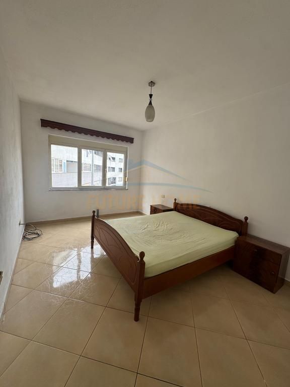 Shitet, Apartament 2+1+2, Unaza e Re