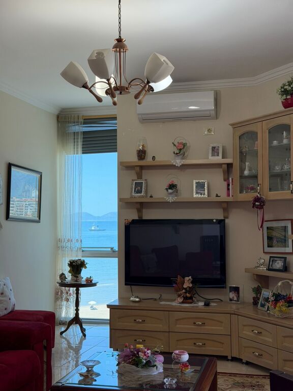 Jepet me Qera Afatgjate Apartament 2+1+2WC me Pamje Deti, Vlorë