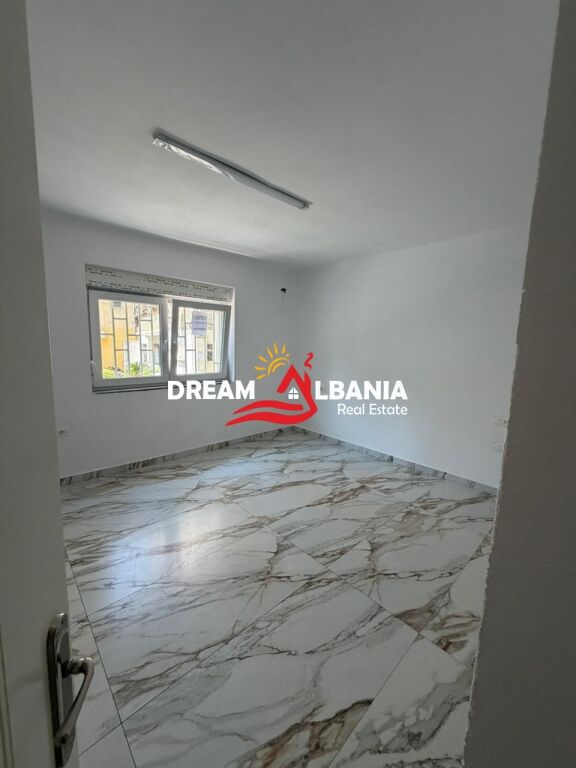 Affittasi ufficio 2+1 a Zog te Zi, Tirana (ID 42611540)

