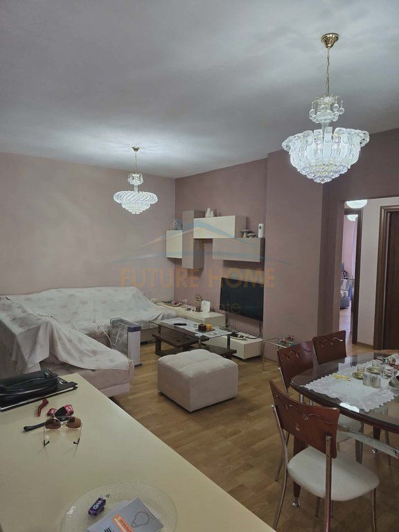 Shitet, Apartament 2+1+2, Unaza e Re