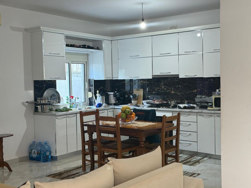 In vendita, Casa Privata, Vicino a 4 Strade di Shijak.