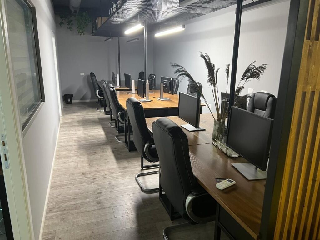 Ufficio in affitto presso il Complesso Square 21 (ID BZ2580) Tirana​