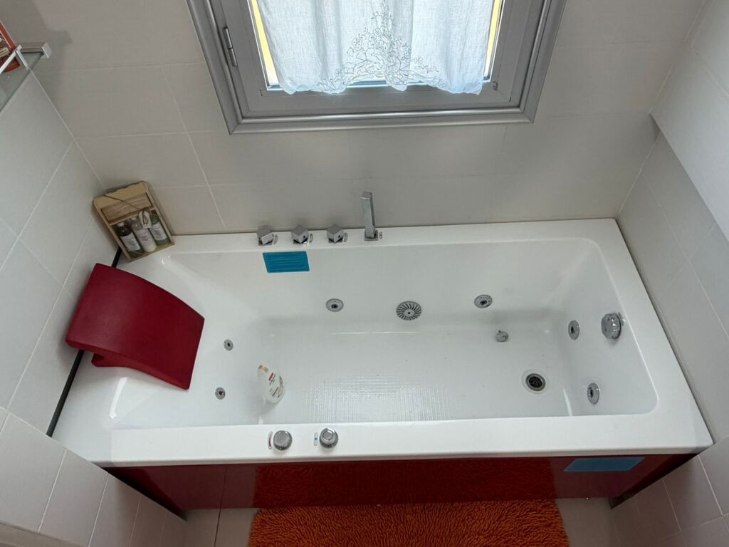 Jepet me Qera Afatgjate Apartament 2+1+2WC me Pamje Deti, Vlorë