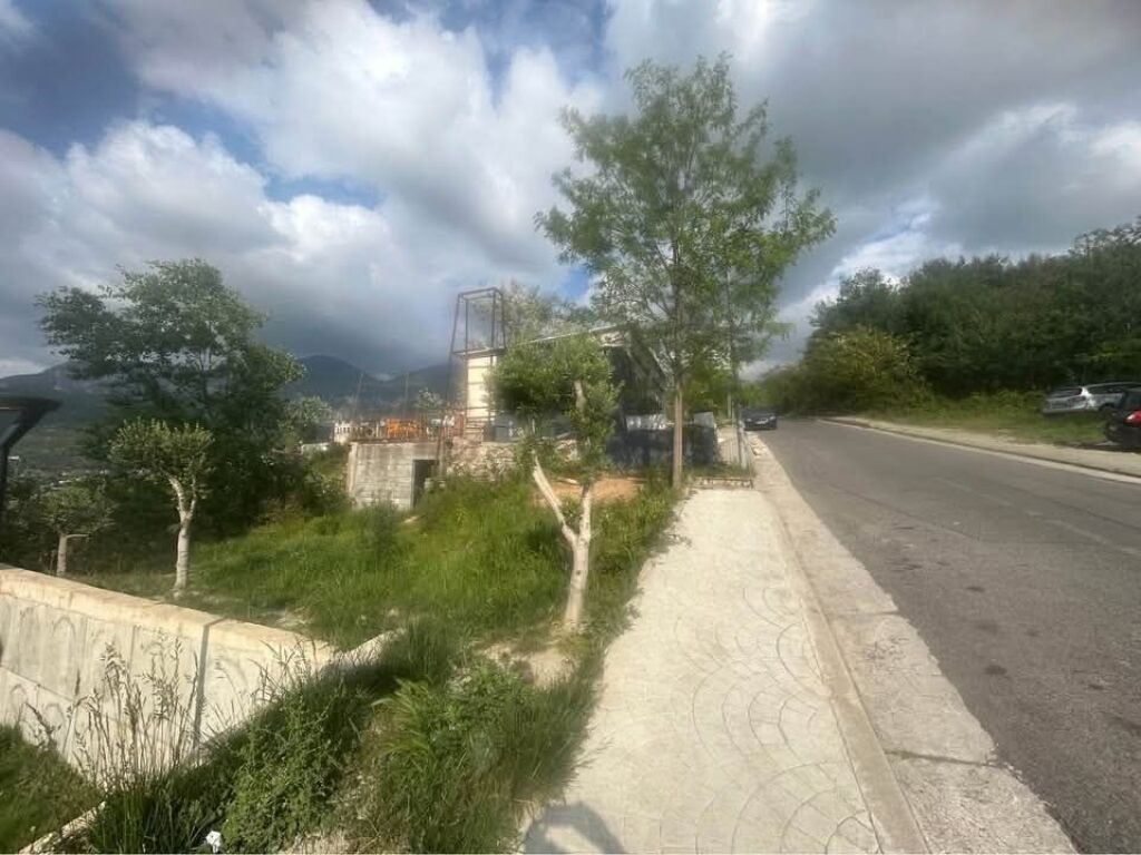 TERRENO IN VENDITA 182 M + EDIFICIO - VIA DAJT, TIRANA
