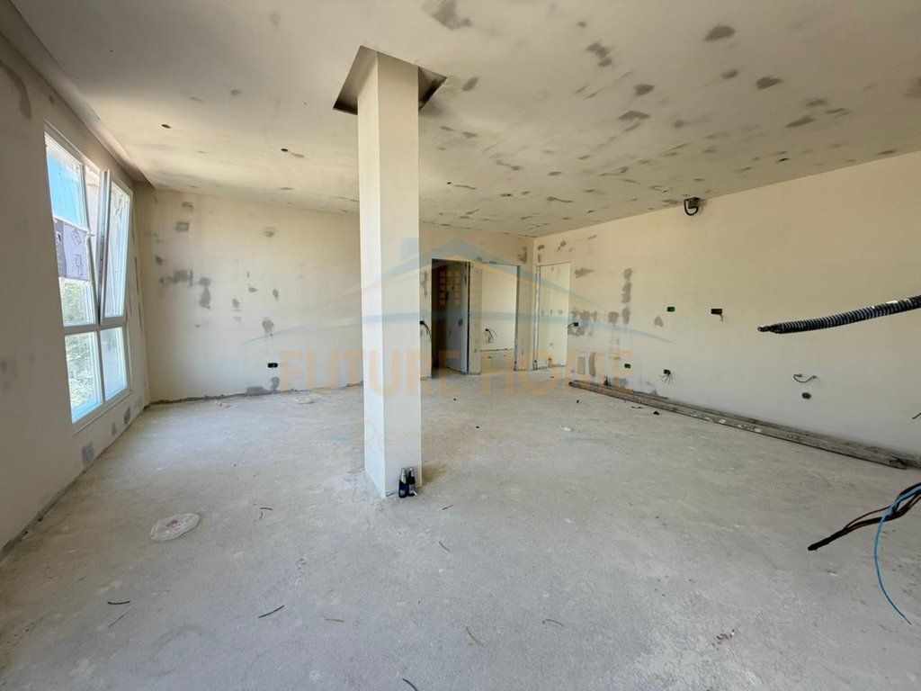 Shitet, Apartament 3+1+Post Parkimi, Farke, Tiranë