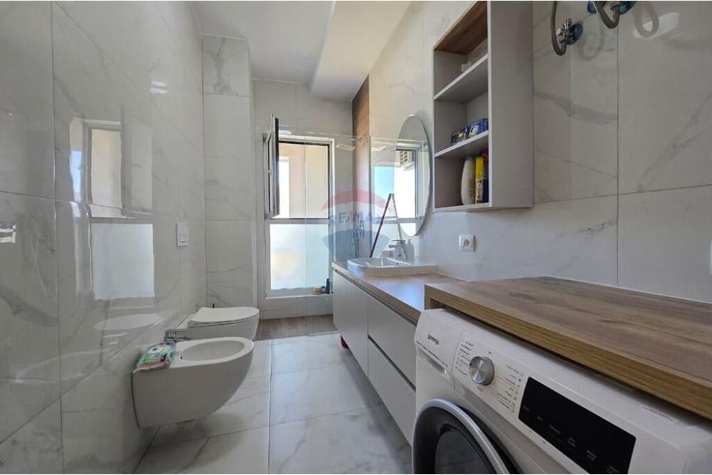 Apartament - Për Shitje - Bulevardi i Ri, Tiranë
